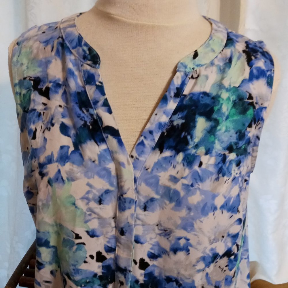 Button Floral Top - Picture 9 of 14